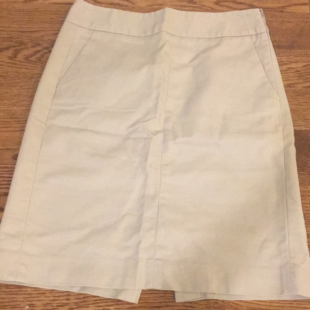 Banana Republic Pencil Skirt. W/pockets size 2